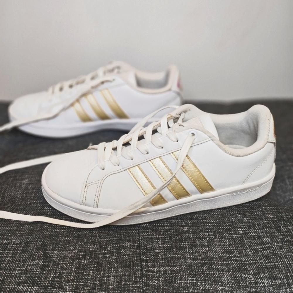 Adidas Originals NEO Cloudfoam Advantage Women’s White Metallic Shoes Sneakers